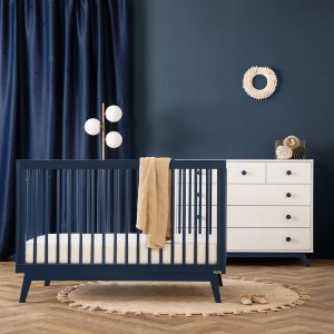 חדר לתינוק דגם קורל דנים - החדר עוצב בהשראת הצבע החזק והעוצמתי ביותר
